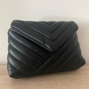Mango Black Clutch